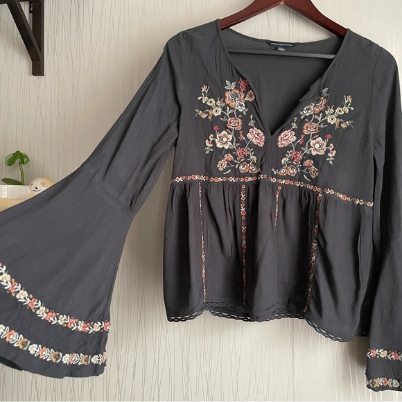 American Eagle Womens Shirt Size Small Embroidered Top Bell Sleeve Boho - Picture 3 of 8